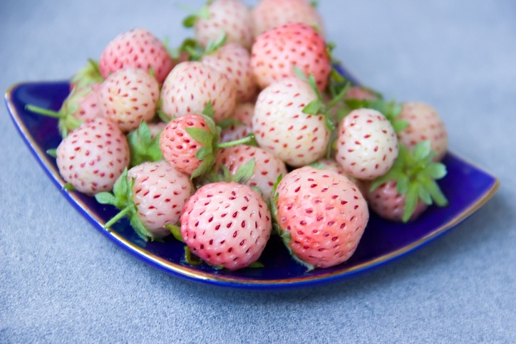 Pineberries in a saucer