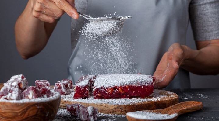 adding-confectioners-sugar-to-dessert