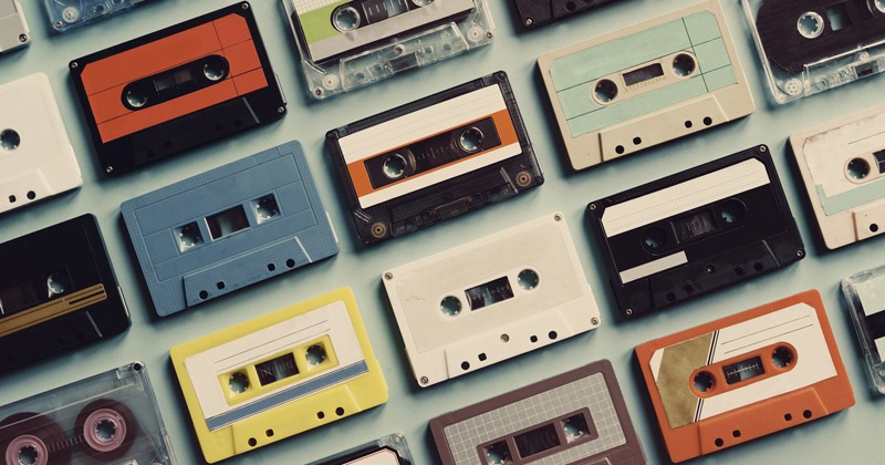 different colors of cassette tapes