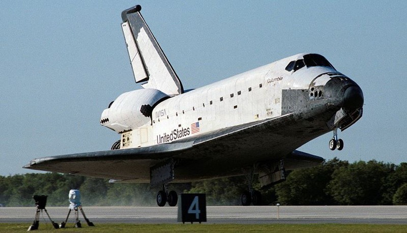 Columbia STS-62 landing at KSC in 1994