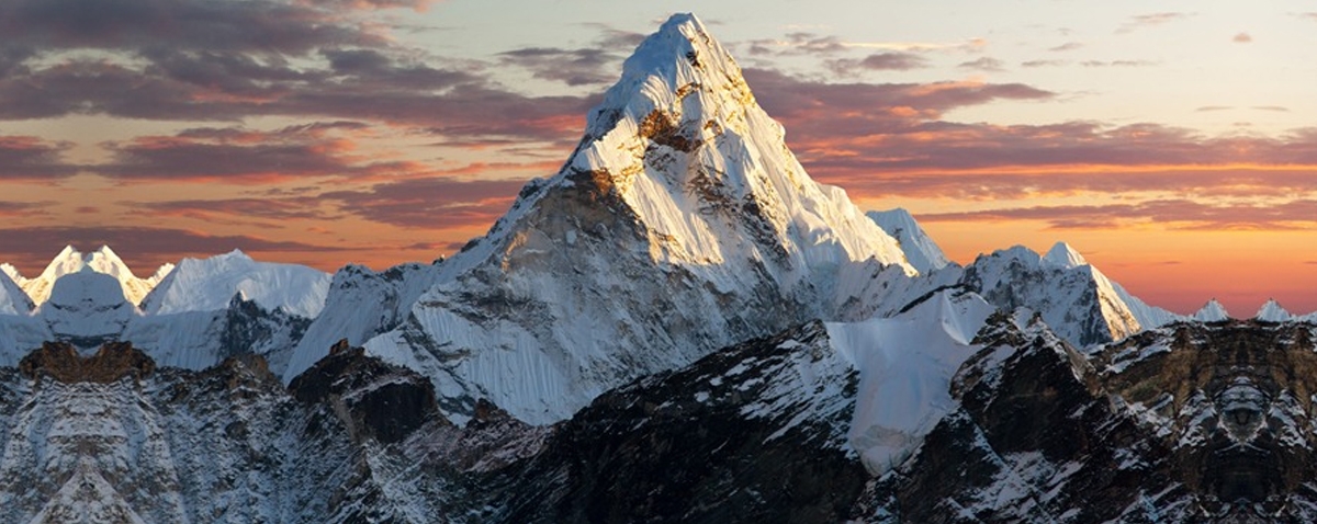 snow-covered-Mt.-Everest-sunset-sky-cloud