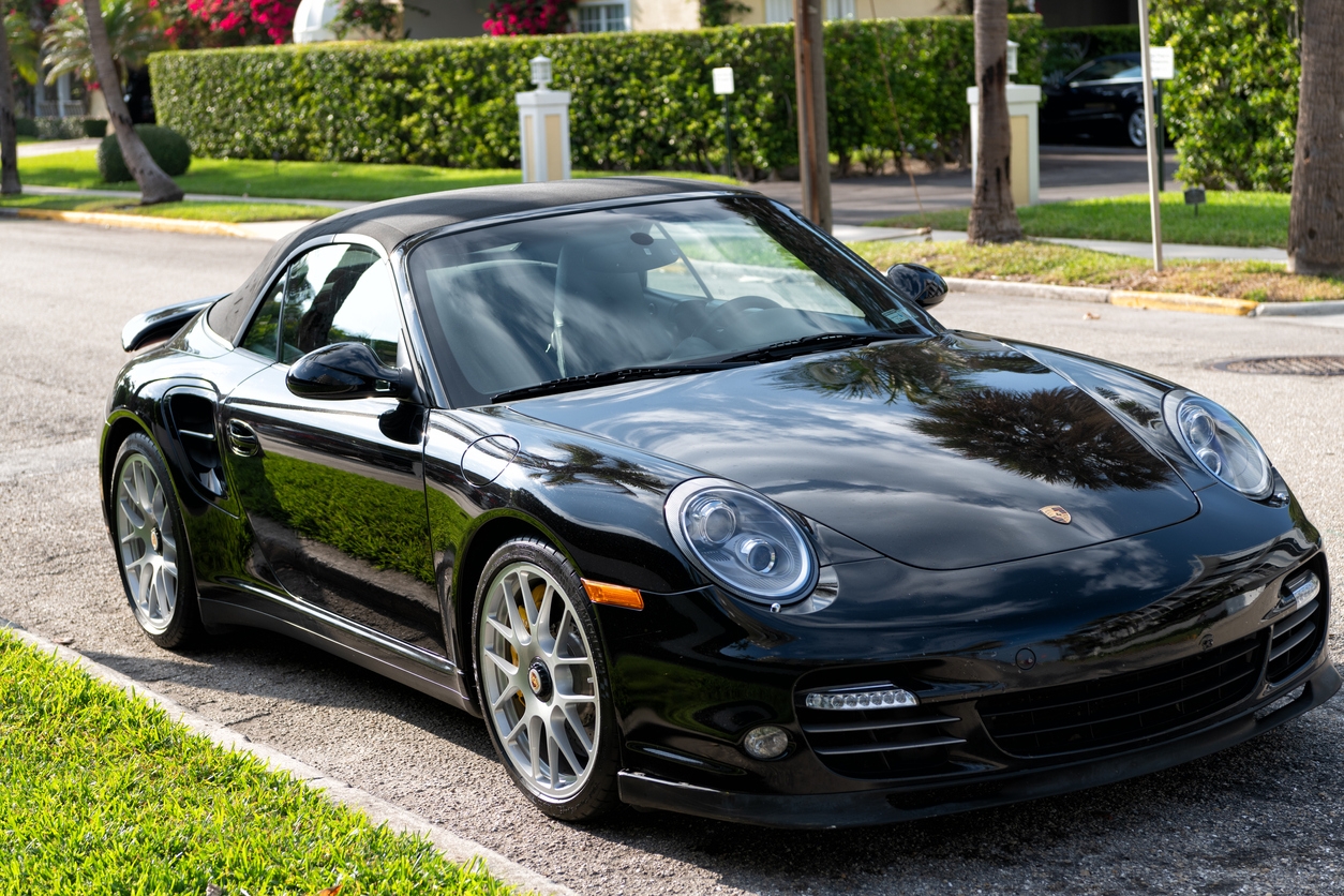 Black Porsche 911 cabriolet
