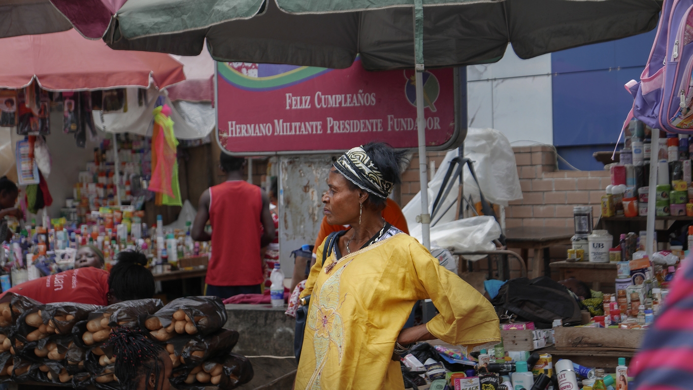 Girl standing at the Sipopo market, Malabo