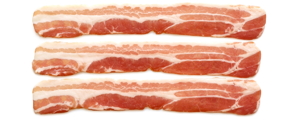 strips of uncooked streaky bacon