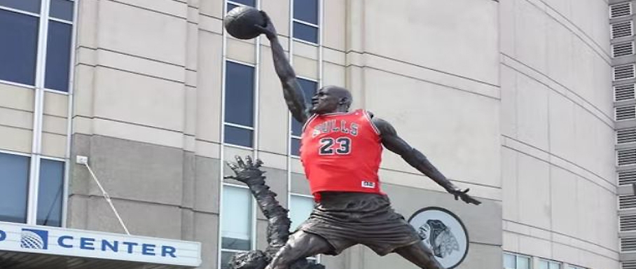 Michael-Jordan-Statue