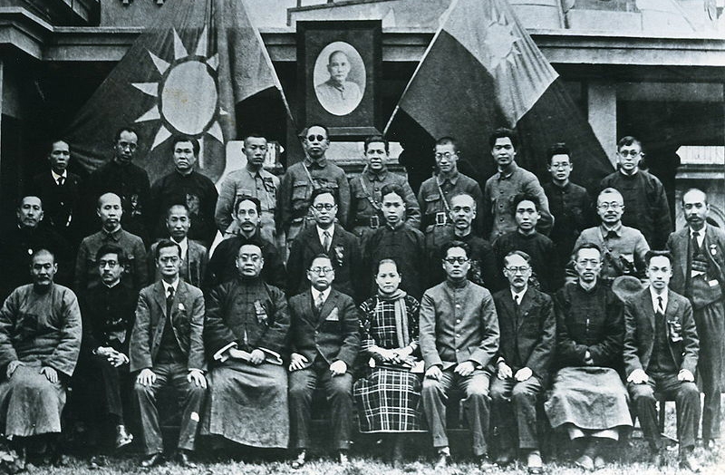 the members of the Third Plenum of the KMT Central Executive Committee in March 1927 with Mao being third from the right in the second row