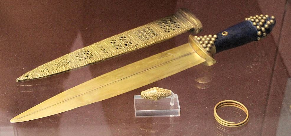 Gold dagger from Sumerian tomb PG 580, Royal Cemetery at Ur