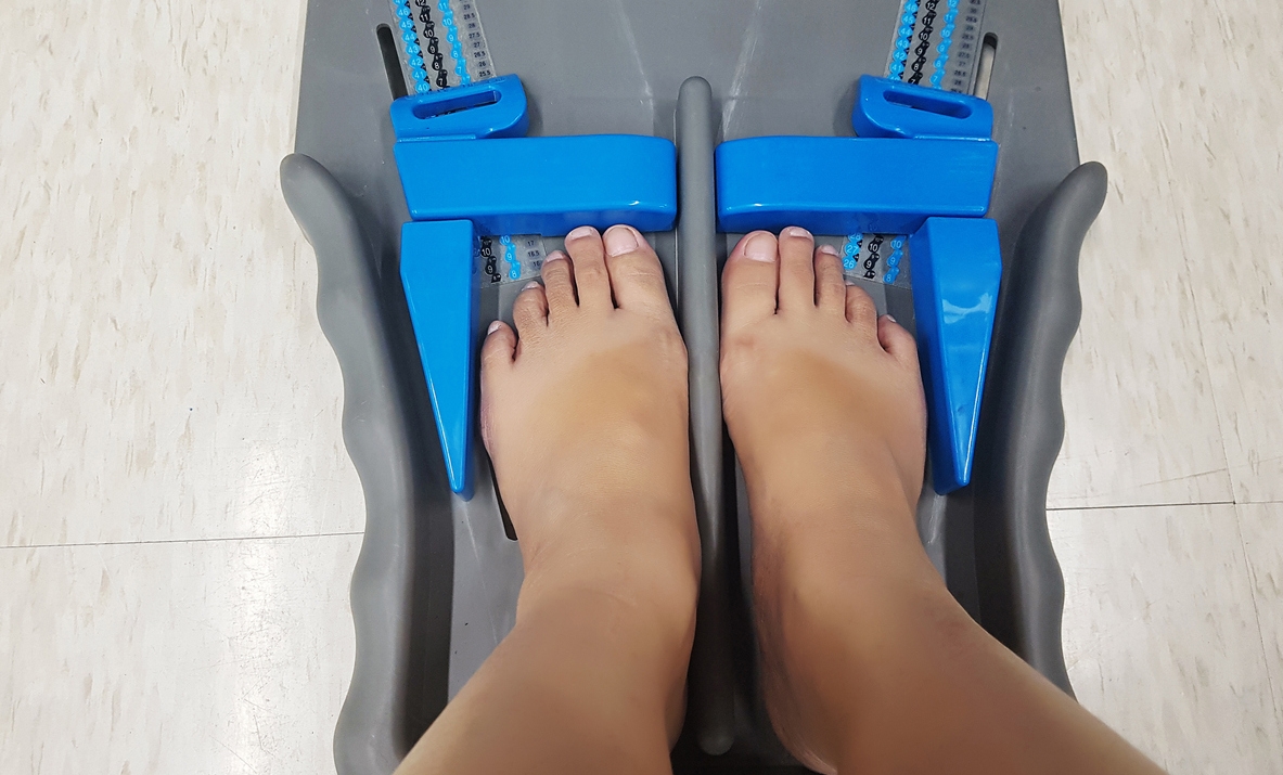 measuring feet using a foot measure tool