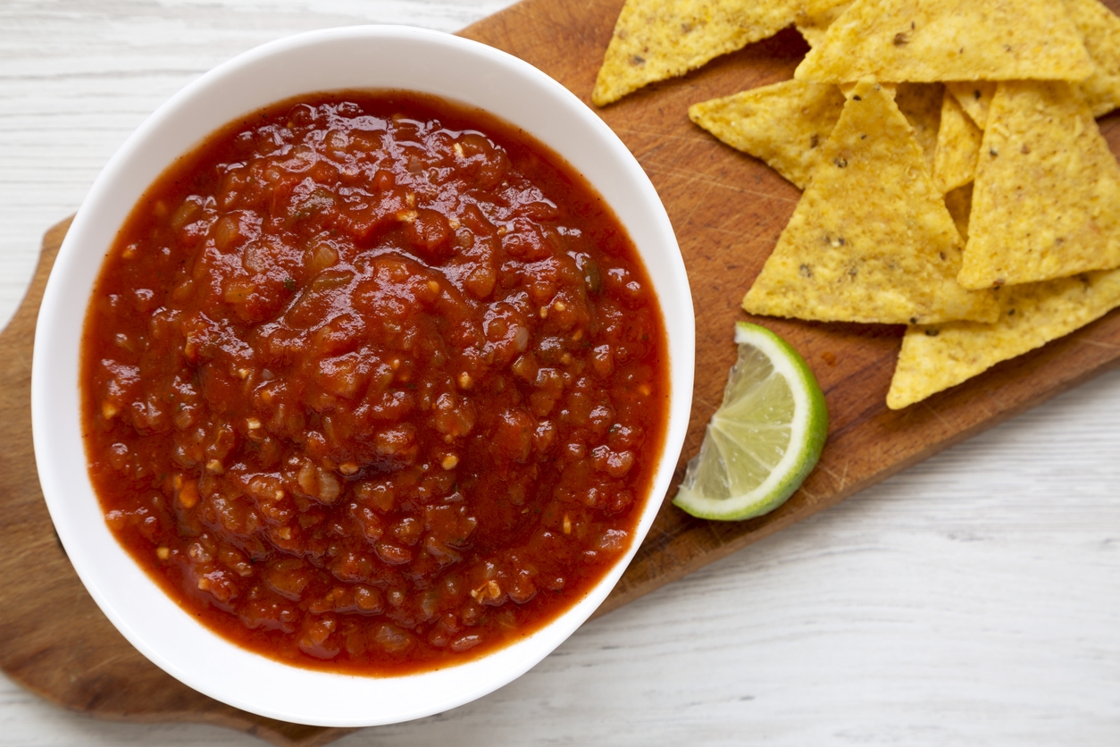 chips with salsa dip
