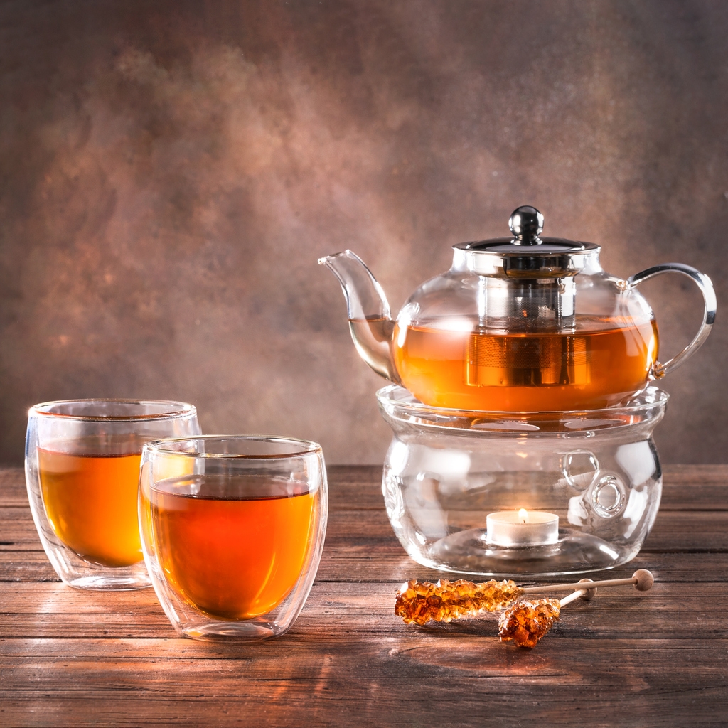 Black tea brewing in glass teapot