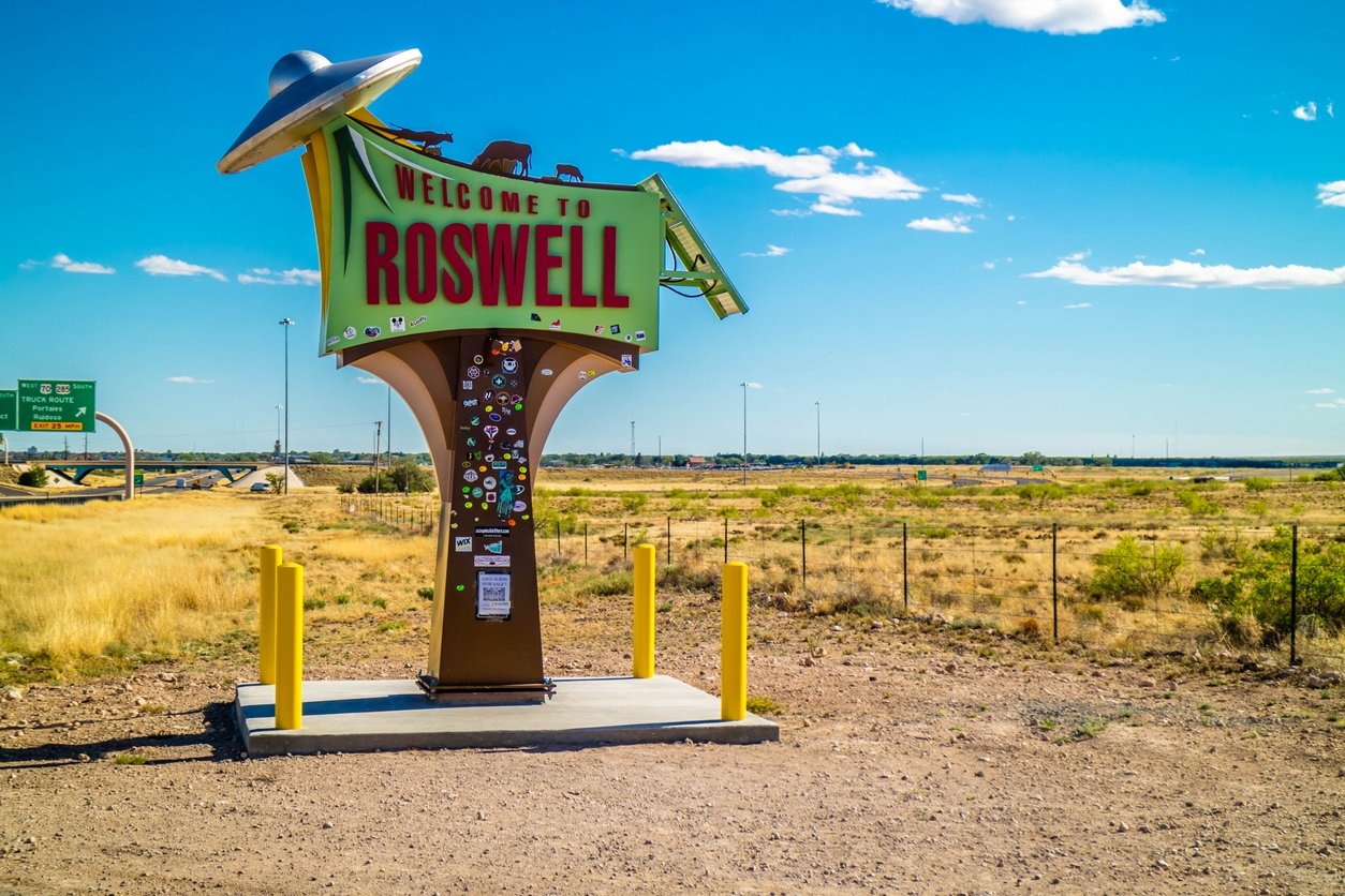 UFO adorned welcome to Roswell sign